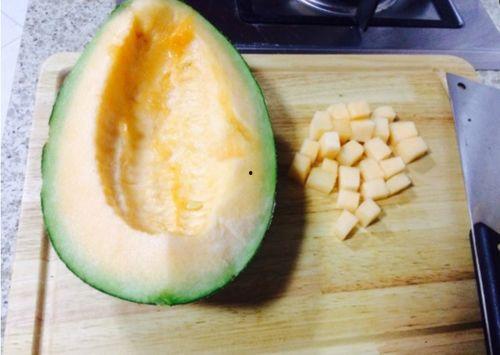 吃哈密瓜后可以吃鸭肉吗,食用搭配的适宜性探讨